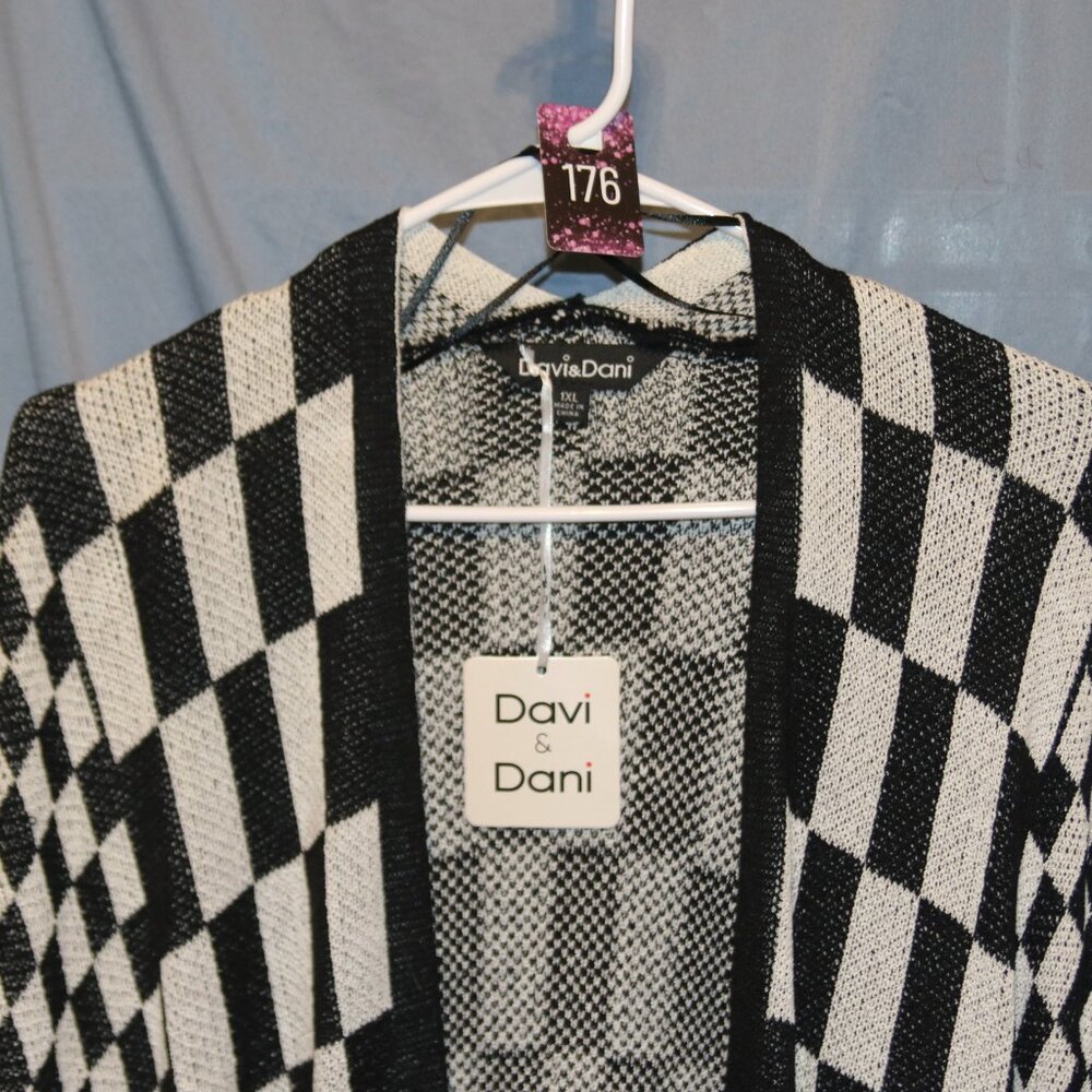 NWT 1XL Davi & Dani Checkered Cardigan 3X - Picture 3 of 4